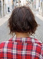cieniowane fryzury krótkie - uczesanie damskie z włosów krótkich cieniowanych zdjęcie numer 160B